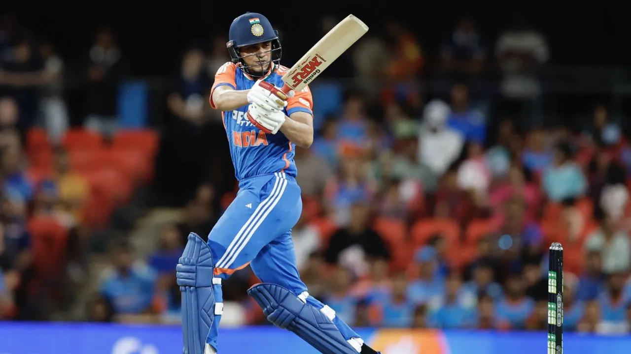 [WATCH]-Shubman-Gill-hits-4-fours-in-an-over-to-Ben-Dwarshuis-in-AUS-vs-IND-5th-T20I.webp